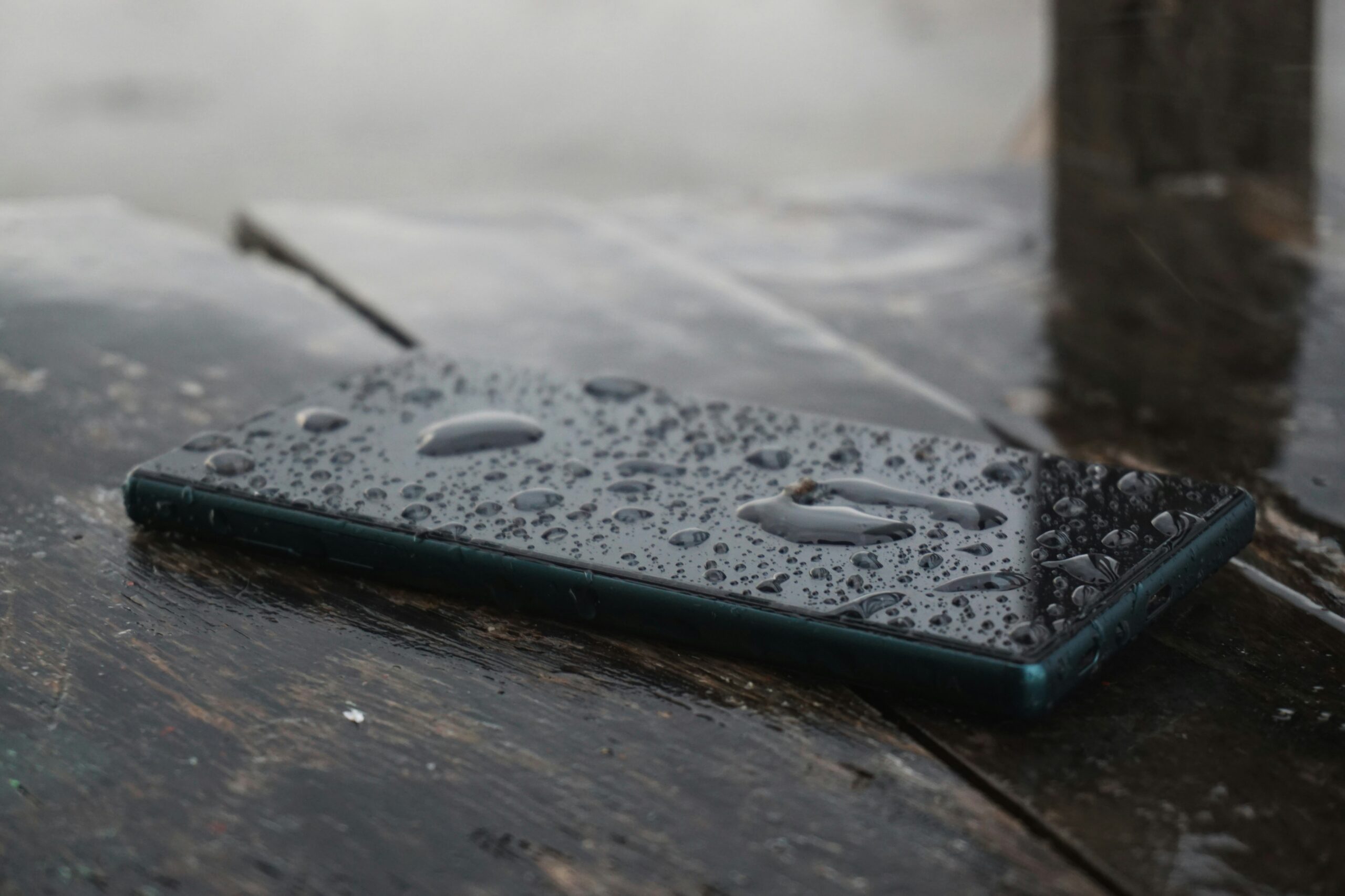 梅雨シーズンのガジェットリスクとは？